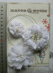 WHITE Layered Designs 3 Mixed Flowers Pack – Fabric 45-70mm across Manor House