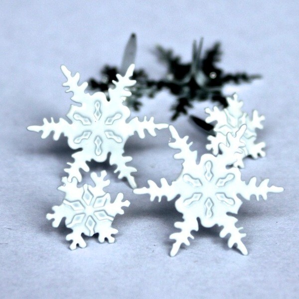 SNOWFLAKE SCRAPBOOKING DECORATIVE BRADS EYELET OUTLET 8 PCS 2 SIZES