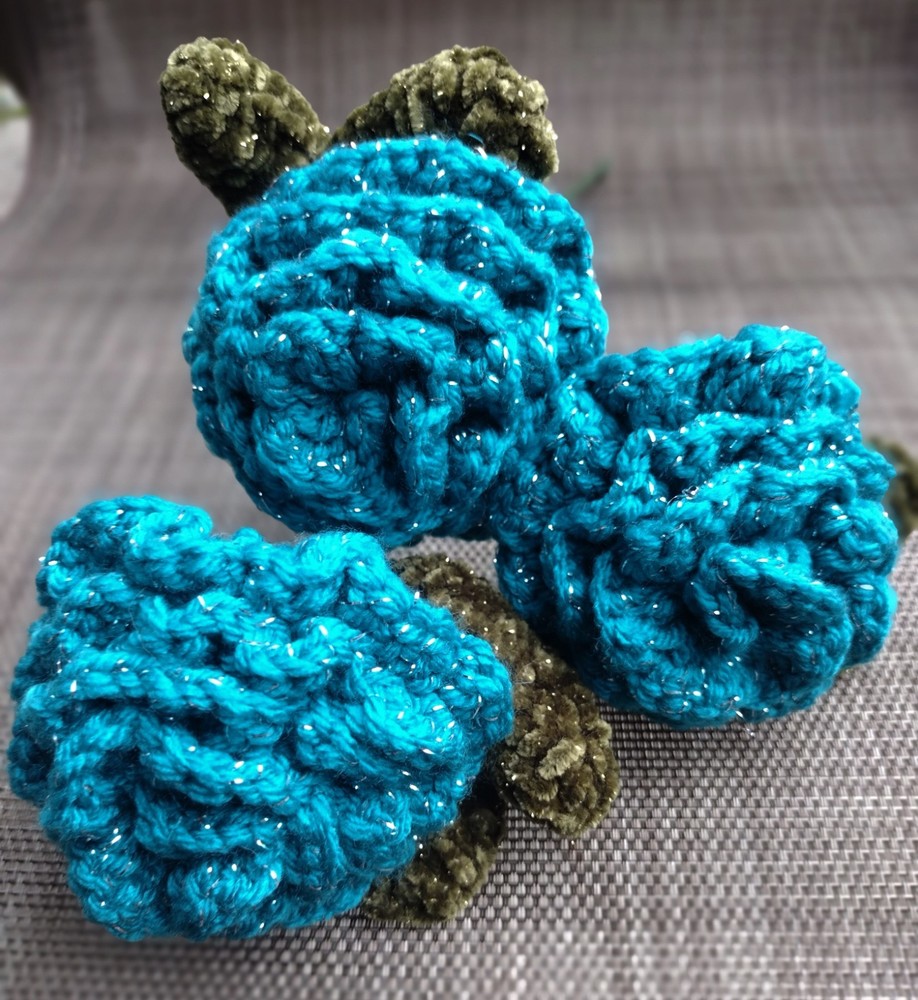 crochet yarn rose flower handmade bling leaves set of 3 Bunch