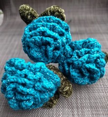 crochet yarn rose flower handmade bling leaves set of 3 Bunch