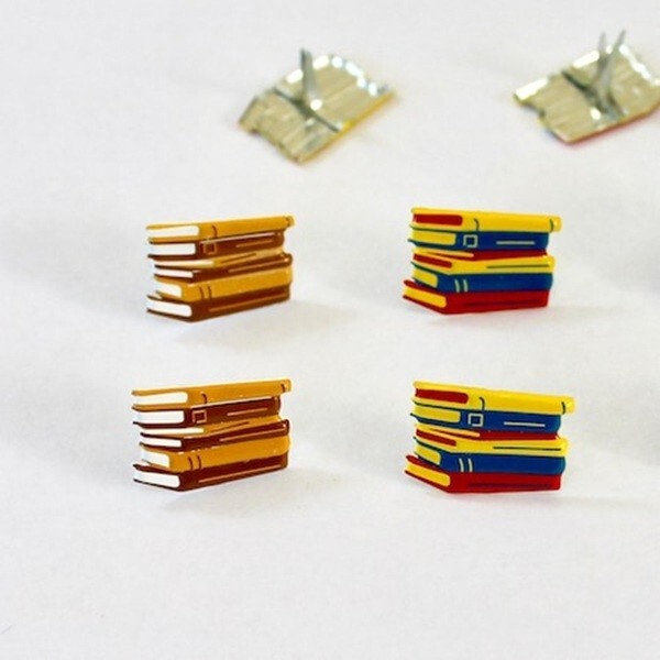 SCHOOL BOOK SCRAPBOOKING DECORATIVE BRADS EYELET OUTLET 8 PCS