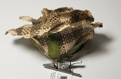 Blooming Autumn Burlap Rose Clip-On – GREEN/BEIGE PLAID