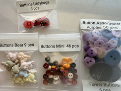 152 pieces BUTTONS Lot Bear Ladybug Shoes Snowflake Roses Daffodils Button