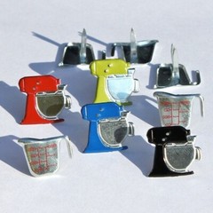 MIXER SCRAPBOOKING DECORATIVE BRADS EYELET OUTLET 8 PCS 5 COLORS