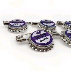 Set of 5 – Replica ELLIE BADGE GRAPE SODA BOTTLECAP PIN! «UP» 1:1 Replica Up Pin