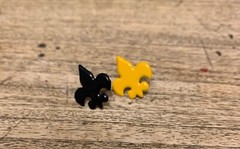  Fleur de Lis Brads (98) Yellow Cub Boy Scouts and (100) Black purple lucite box
