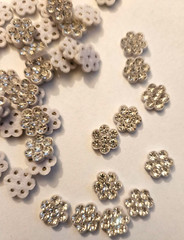 CraftbuddyUS 50 pcs x 0.5in CLEAR Flower Rhinestone Gems , DIY(w/o Adhesive)