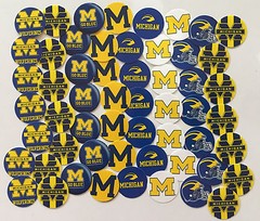 SET of 100- 1″ PRECUT «MICHIGAN WOLVERINES» Bottlecap images.