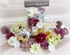 TIS The SEASON – Christmas Style Over 30 Flower Petals Mix 3-9cm Manor House MHD