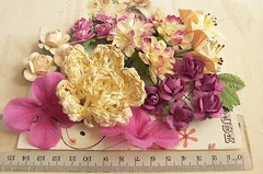 Roses Carnations Lillies ORCHID PLUM & CREAM 23 Flowers PAPER & SILK 20-60mm VA4