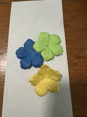 Scrap’n Blooms, Blue, Green and Yellow Blossom Petals (D22J)