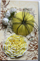 YELLOW Feather & WHITE Glitter Roses 5 Flower Pk – Fascinator 22-75mm Manor Hse