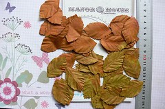 Leaves RUST & Spot Shimmer GREEN 40 Pk Paper LRG 48mmLong x 28mmWide Manor House
