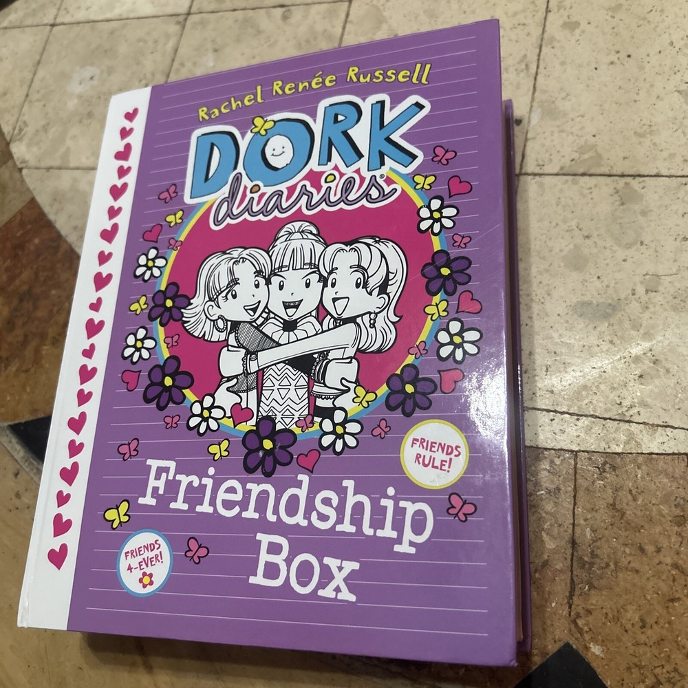 DORK DIARIES: FRIENDSHIP KIT By Rachel Renee Russell Hardcover Scrapbook Rare