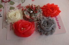 TANGERINE IVORY GRAY Floral Fabric 5 Flower Pk 60-70mm Njoyfull Crafts Z2