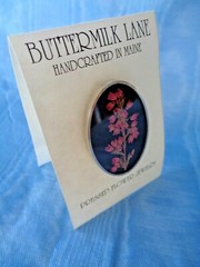 BUTTERMILK LANE Real Pressed Flower NIB Pin Brooch New in Box 1″ x 1 1/2″ purple