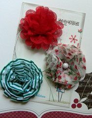 RED GREEN & WHITE Mix Fabric Lace – 3 Flowers 70-75mm Manor House MHX-Cb