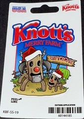 KNOTTS MERRY FARM STICKER✨🎄🐶❤️🐶🎄✨3 1/4” X 2 1/2”✨GLOSSY✨SANTA WAMPUS🎅🏻💫