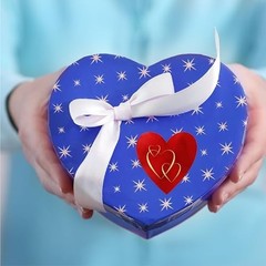 2500 Red Heart Shape Stickers with Gold Foil – 1.5″ for Valentine’s Day, Party D