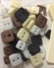 BASIC SQUARE BABY BUTTON(40pc) Making Memories•Mini•Doll•Tiny •Brn•Blk•Wht•Cream