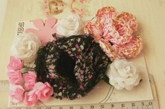 Flowers Roses x 12 & Leaves BLACK PINK & WHITE 5 Styles PAPER & SILK 15-70mm VA1
