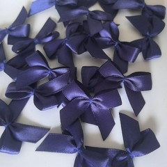 Micomon 50pcs 1.2-Inch Mini Bows for Crafts Satin 3/8″ ribbon, navy