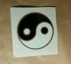 YIN YANG VINTAGE 1996 YUJEAN GOLD BLACK WHITE SMALL 2.5×2.5 CLEAR MUSIC STICKER