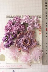 18 ROSES & 4 other Flowers – 5 Tones of ORCHID MAUVE – PAPER & SILK 20-70mm HH1