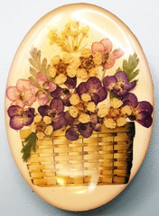 BUTTERMILK LANE Real Pressed Flower Brooch Signed Ruth Wales 1 5/8″ x 1 1/4″