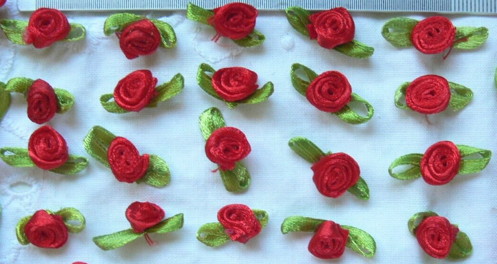 SATIN 10-12mm 20 RED ROSES – with 23mm long Satin Green Leaves p/Pk VerCpbrd