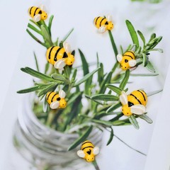 Tiny Resin Bees for Crafts,32Pcs Small Plastic 25mm, 19mm, 14mm, yellow
