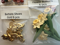152 pieces BUTTONS Lot Bear Ladybug Shoes Snowflake Roses Daffodils Button