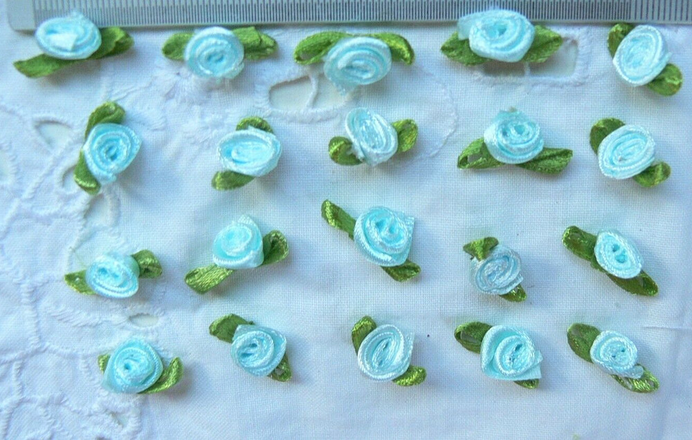 SATIN 10-12mm 20 Lt BLUE ROSES – with 23mm long Satin Green Leaves p/Pk VerCpbrd