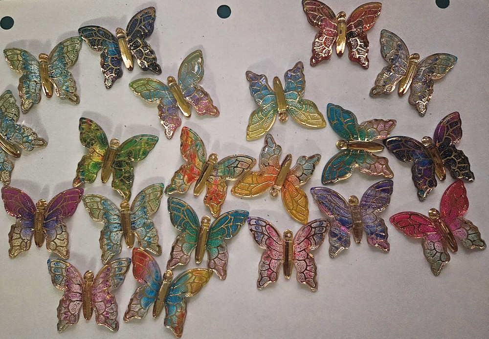 CraftBuddyUS 20 pcs 1.25in x 1.5in Assorted Acrylic Mixed Butterflies