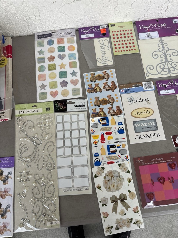 A Lot Of 25 Scrapbooking Craft Items lot # 3 b070