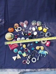 A real athenic fake set of jewelry plastic metal I’m pretty things