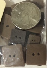 BROWN SQUARES ULTRA-THIN BUTTONS(24pc)Making Memories•Asst. Sizes 3/8″-7/8″
