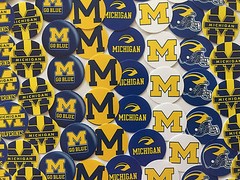 SET of 100- 1″ PRECUT «MICHIGAN WOLVERINES» Bottlecap images.