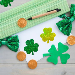 500 Pcs St Patrick’S Day Clover Stickers 1.5 Inch Green Self-Adhesive Decals