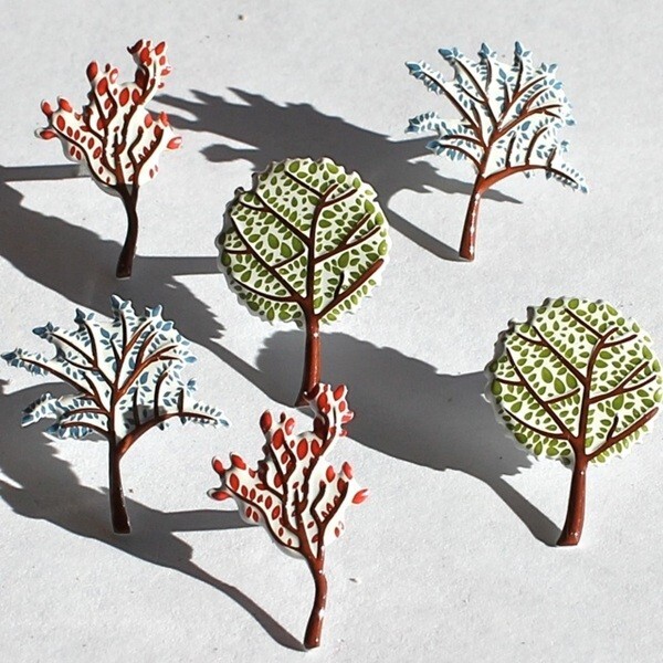 TREE SCRAPBOOKING DECORATIVE BRADS EYELET OUTLET 8 PCS 3 COLORS, 2 COLORS