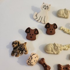 UNUSED Decorative Buttons Words DOG CAT WOOF BONE MEOW Crafts Sewing Scrapbook