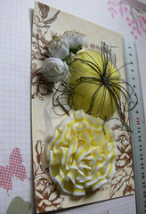 YELLOW Feather & WHITE Glitter Roses 5 Flower Pk – Fascinator 22-75mm Manor Hse