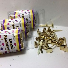 HyGlo Deco Fasteners – Brads – 1/2″ Big Top Brass- 80 Brads – NEW