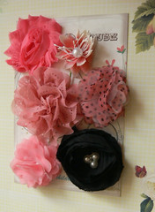MELON & BLACK Fabric Organza Lace 6 Flower Pk approx 45-75mm across Manor House