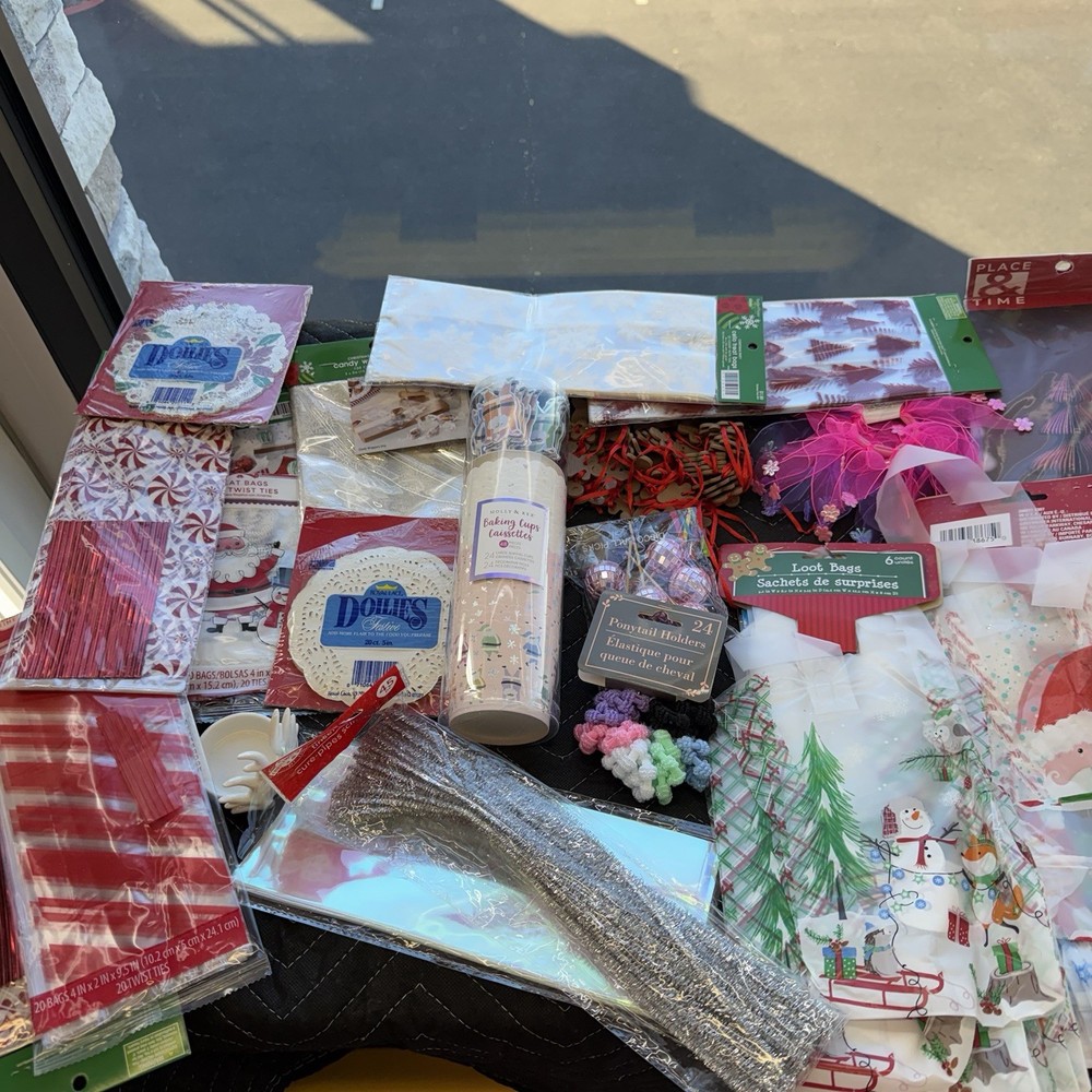 Christmas/Winter Mixed Craft Lot Doilies, Baking Cups, Loot Bags