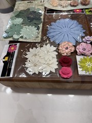 Mixed Lot/Flowers/Paper/Scrapbook/Card Making/Embellishments
