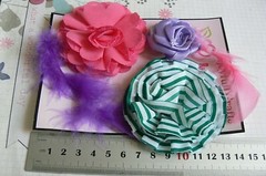 GREEN WHITE PINK PURPLE 55-75mm Across 3 Cotton & Organza Flowers& Feathers SF2D