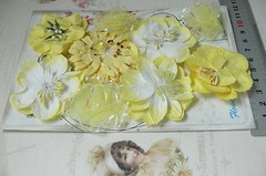YELLOW LEMON & WHITE Mix 6 Styles = 9 PAPER & SILK Flowers 40-55mm across VE2 MH