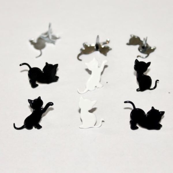KITTEN SCRAPBOOKING DECORATIVE BRADS EYELET OUTLET 8 PCS 4 DESIGNS
