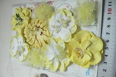 YELLOW LEMON & WHITE Mix 6 Styles = 9 PAPER & SILK Flowers 40-55mm across VE2 MH